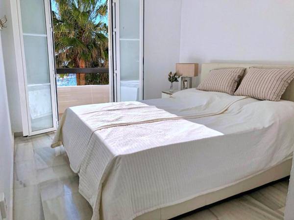 Playa Lucera - Fantastic 3 bedroom front line beach duplex apartment with open sea views from its 2 terraces between Fuengirola and Marbella - Costa del Sol - CS160