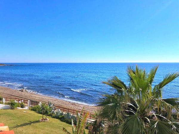 Playa Lucera - Fantastic 3 bedroom front line beach duplex apartment with open sea views from its 2 terraces between Fuengirola and Marbella - Costa del Sol - CS160