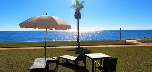Dona Lola Sandra - Cozy beach front house with open sea views located in Calahonda only few minutes away from Marbella - Costa del sol CS111