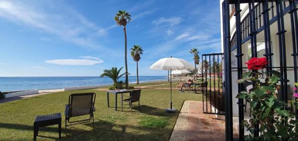 Dona Lola Sandra - Cozy beach front house with open sea views located in Calahonda only few minutes away from Marbella - Costa del sol CS111