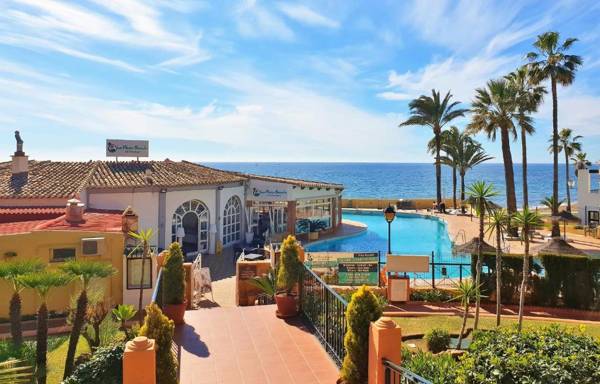 Cozy beach front house with open sea views located in Calahonda only few minutes away from Marbella - Costa del sol - CS120