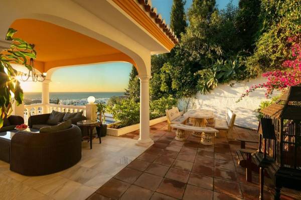 Large Luxury Family Villa 500m To Beach