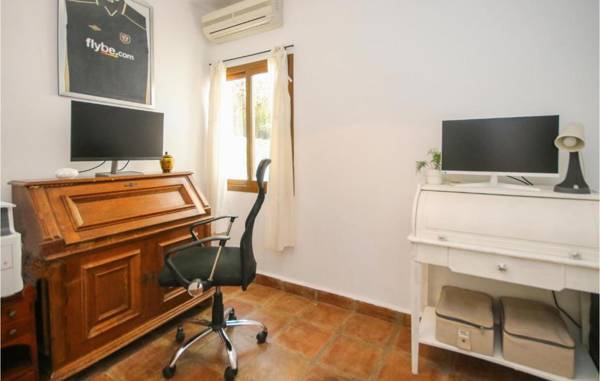 Workspace - Awesome home in Malaga with Outdoor swimming pool Swimming pool and 3 Bedrooms