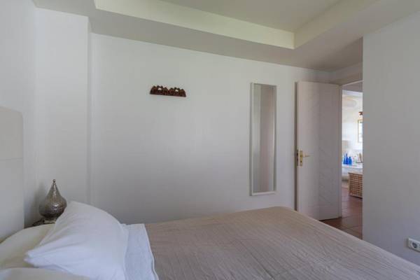 Apartamento con terraza y vistas al mar