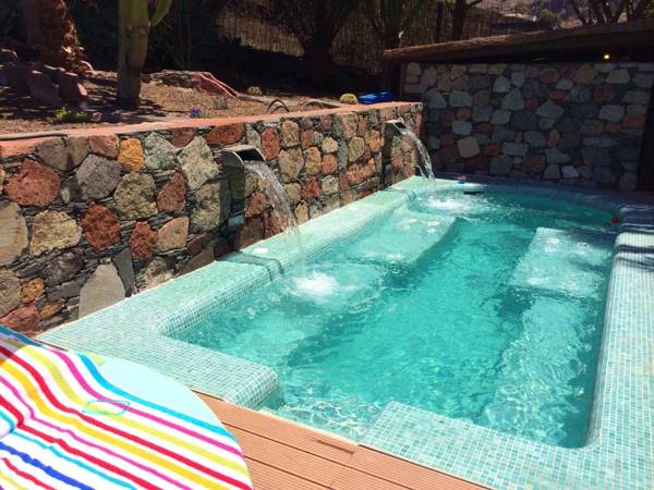 One bedroom villa with jacuzzi enclosed garden and wifi at San Bartolome de Tirajana