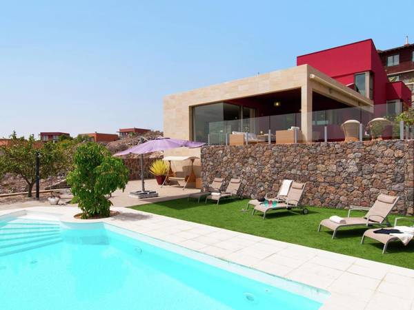 Vibrant Villa in San Bartolome de Tirajana with Swimming Pool