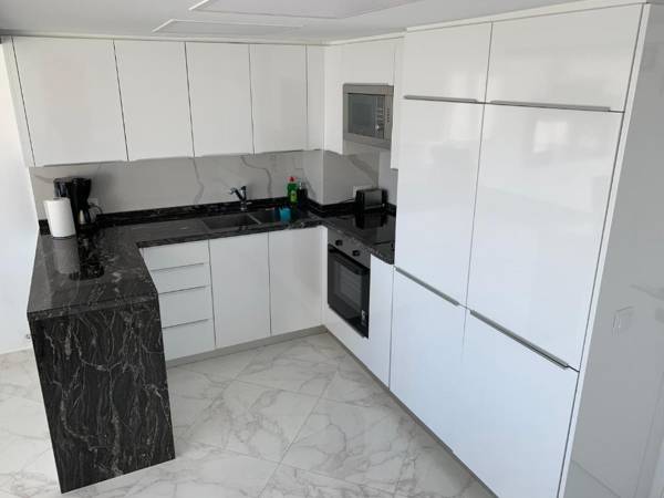 Skol 927A - beachfront central luxury penthouse