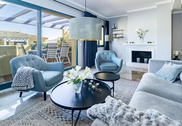 LA-Spacious penthouse sea view close to beach