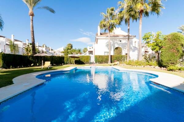 Naranjos Puerto Banus Apartment by GHR Rentals