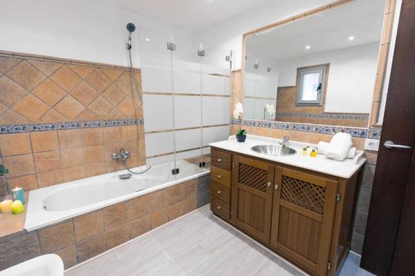 STYLISH 5-BDRS DUPLEX/PENTHOUSE - HEART OF P.BANUS