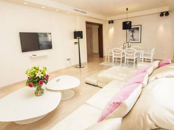 300 SQM Penthouse · Private Swimming pool · BBQ · WiFi