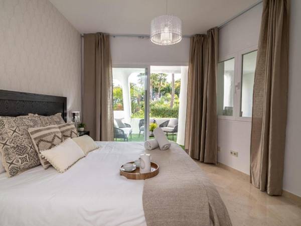 SOPHISTICATED FLAT NEXT TO LUXURIOUS PUERTO BANÚS