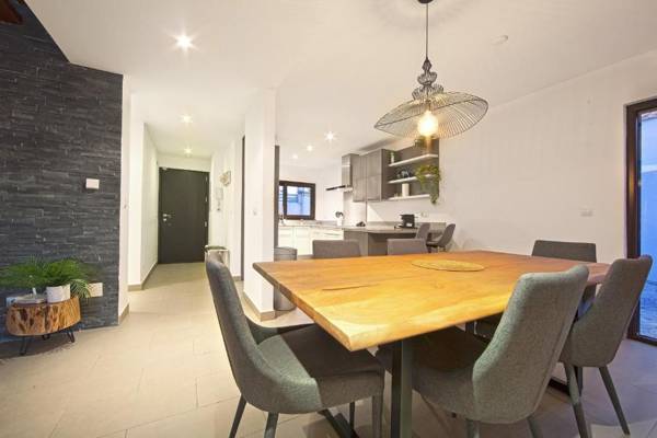 Modern Villa close to Costabella beach