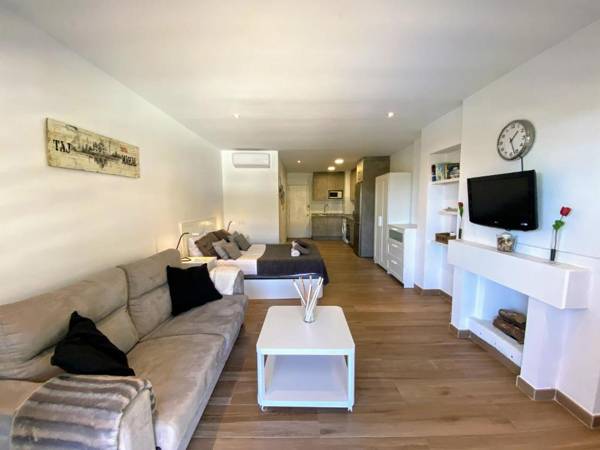 Golden Mile Studio - EaW Homes