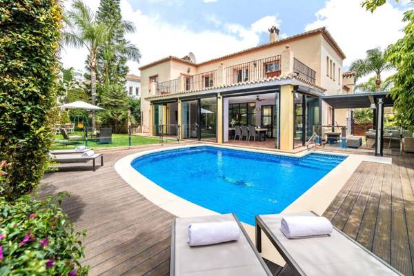 VILLA CASABLANCA : GOLF RETREAT IN GUADALMINA