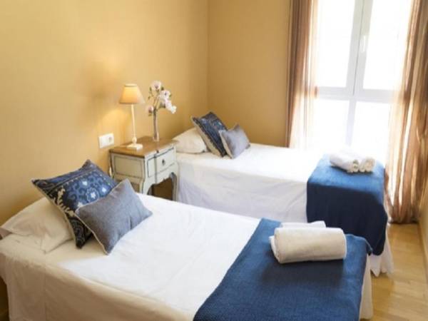 Unique 4 pax apartment beside Teatro Cervantes