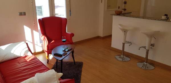 Bonito Atico cerca de la Estacion de buses y trenes