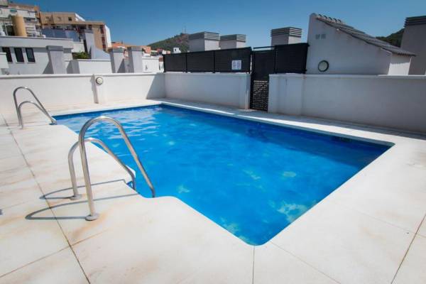 Holidays2Malaga Refino Pool and Parking