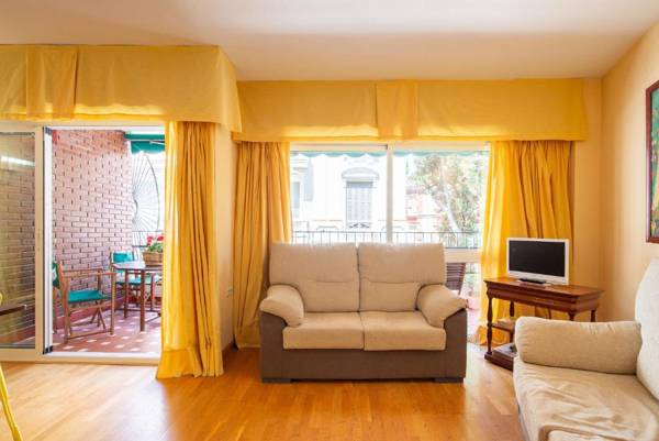 Plaza del Teatro con parking