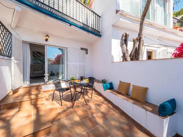 SEAFRONT WITH TERRACE