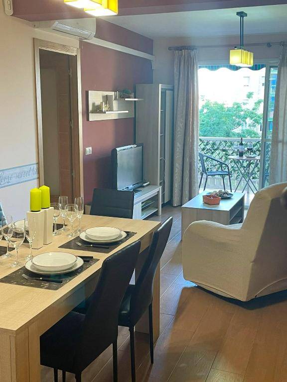 3 bedrooms appartement with city view balcony and wifi at Malaga 1 km away from the beach