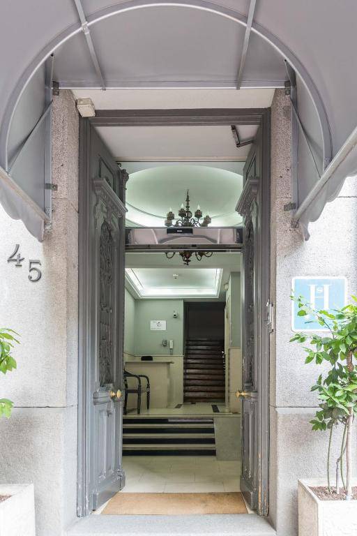 Velázquez 45 by Pillow