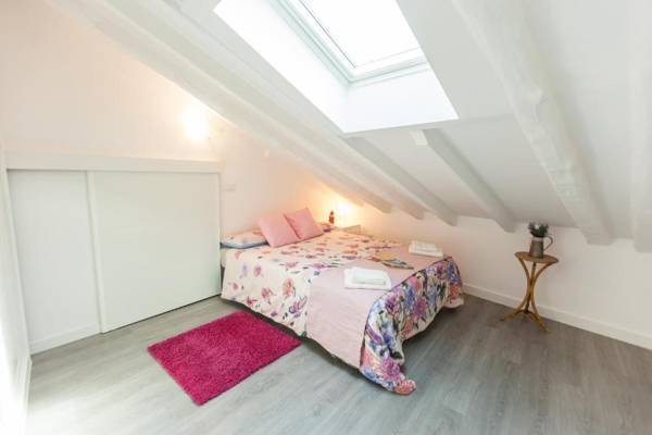 Puerta del Sol Pink Aduana