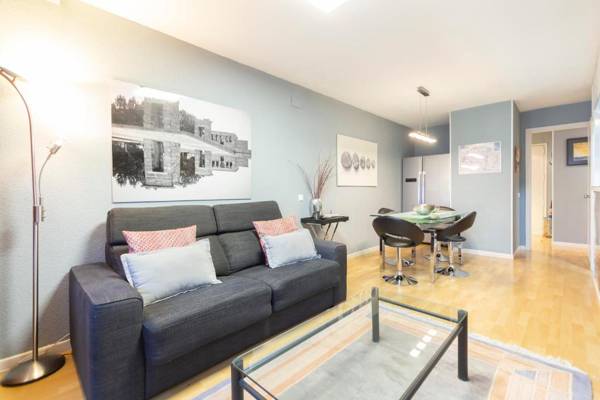 Plaza España Apartment by Rentalis