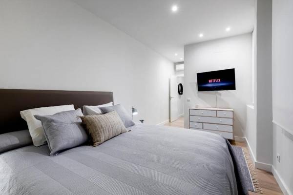 Principe de Vergara Apartment II by Flatsweethome