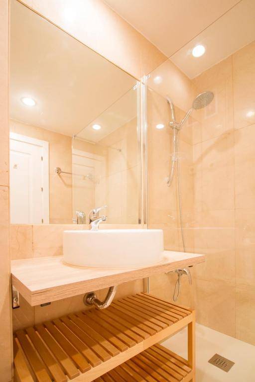 UD Apartments - Atocha Stylish with pool