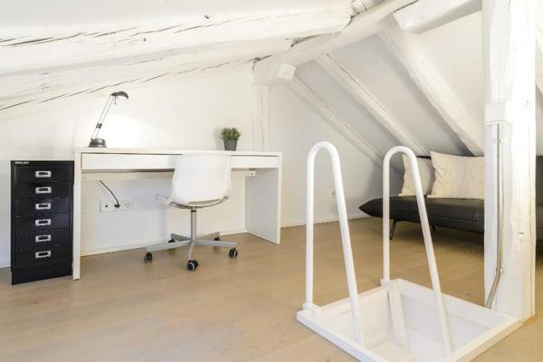 Workspace - Charming Reina Sofia -  Cozy Attic in the Center