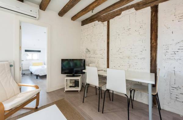 Almadén la Travesía del Paseo Del Prado - Retiro