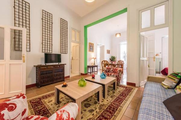 Cross Check Atocha Gallery Apartment