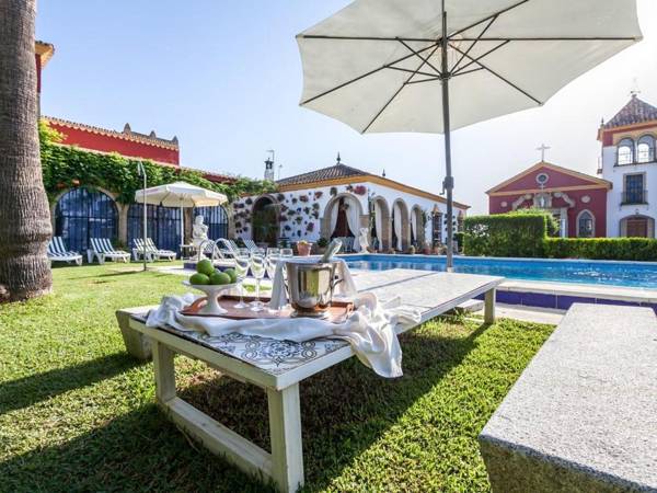 4 bedrooms villa with private pool enclosed garden and wifi at Los Palacios y Villafranca