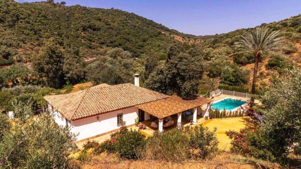 Casa Rural Los Menestralesa los pies del Parque Natural de la Sierra Norte