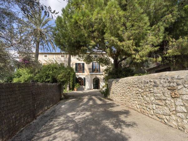 Large 18-century stylish manor house at the foot of the Tramuntana mountains
