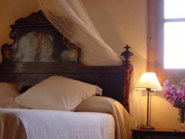 Several romantic cottages located very quiet in the beautiful nature of Mallorca