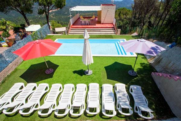 Catalunya Casas: Colorful Villa Mare up to 12 guests just 3.5 km to the beach!