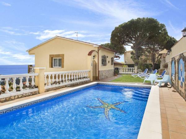 Serene Villa in Lloret de Mar with Private Swimming Pool