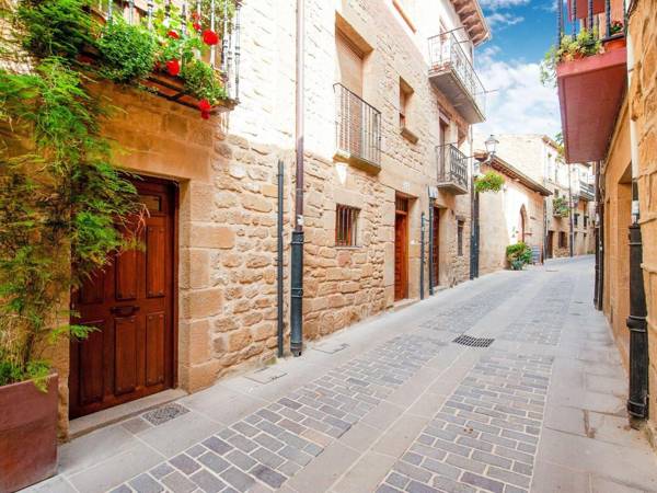 Hillview Holiday Home in Laguardia with Terrace