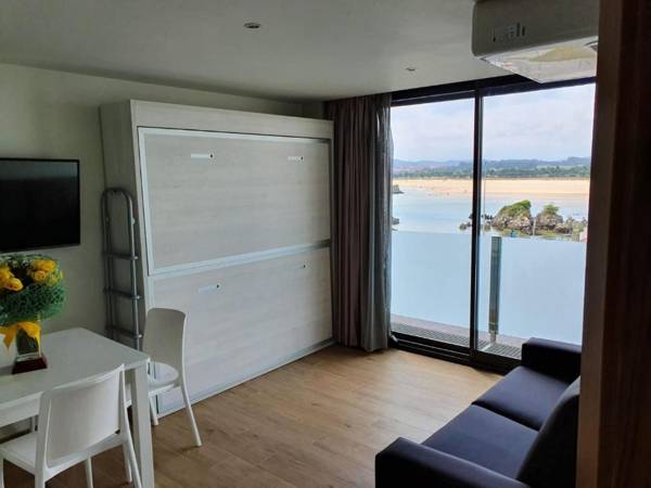 Apartamentos Playa De Los Barcos