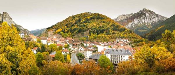 Hotel y Apartamentos SNÖ Isaba