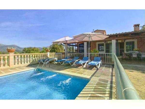 Cozy cottage with pool and air conditioning for 6 people