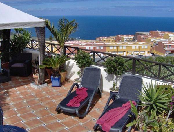 Apartamentos-Monasterio-de-San-Antonio-Rustikales-Apartment-mit-kleiner-Terrasse-im-Innenhof