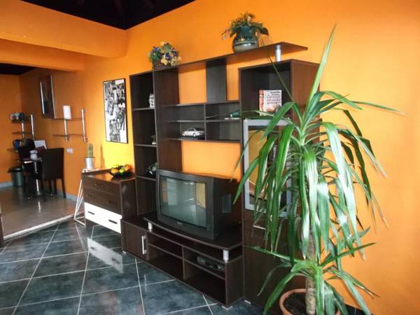 Moderne Ferienwohnung mit privatem Balkon sowie Meer- und Gebirgsblick