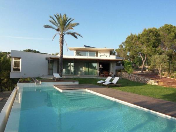 Lavish Villa in Cala Salada with Private Pool