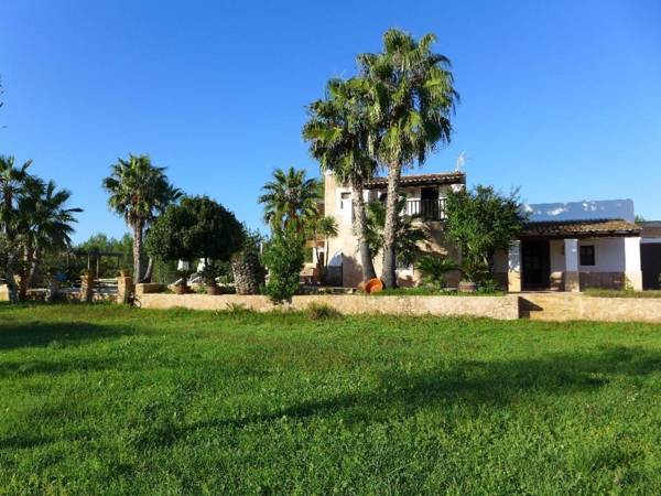 Charming finca with garden and pool in a quiet area near San Rafael