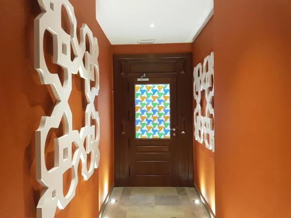 Apartamentos Caballerizas Granada con parking gratuito en pleno centro
