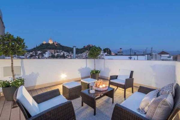 Chezmoihomes Luxury Plaza Nueva Penthouse