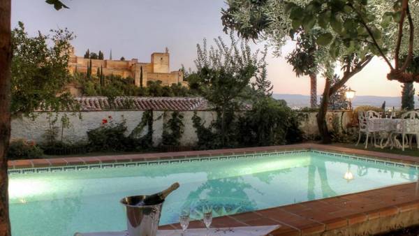 2.5 Million Villa. Magical Sunset. Super close to everything. 5BR 4BA Pool A/C+Heating